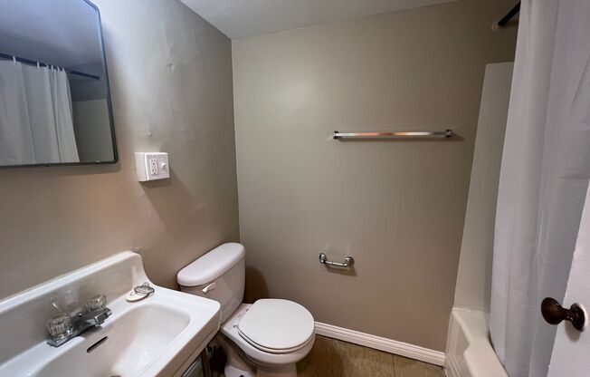 Studio, 1 bath, 370 sqft, $595, Unit 903