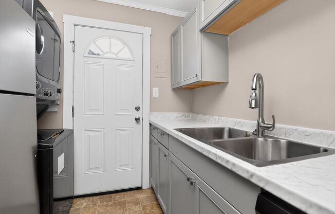 Cute Two Bedroom Home in The Arts District!