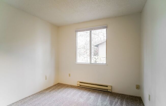 3 beds, 1 bath, 950 sqft, $1,620, Unit C-08