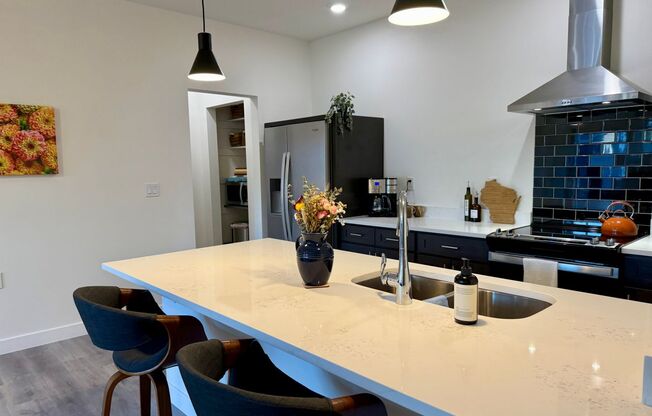 1 bed, 1 bath, 746 sqft, $1,350, Unit 123 Boneset Ave. Apt 5