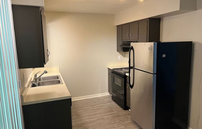 2 beds, 1.5 baths, 890 sqft, $1,215, Unit 11