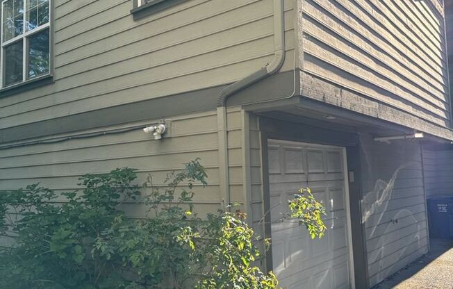 3 Bed 3.5 Bath Stunning Northwest Style Townhome!!