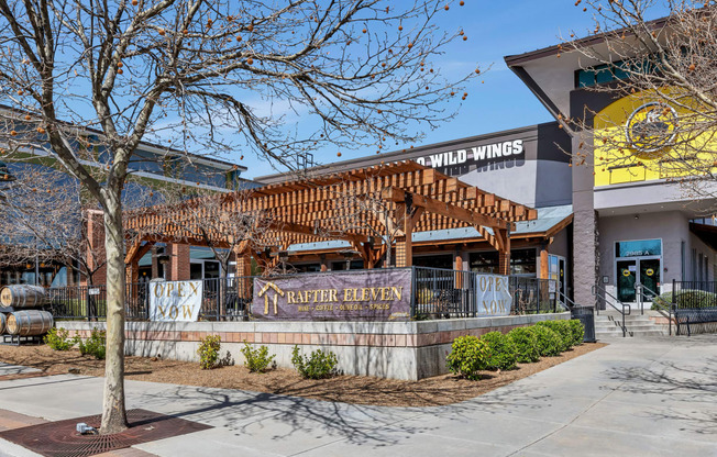 Easy Access to Nearby Restaurants at Parke Place, Arizona