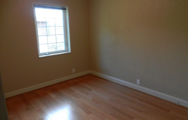 2 beds, 1 bath, $1,350, Unit # 527