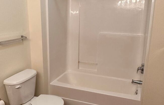 2 beds, 2 baths, 1,223 sqft, $1,660, Unit 925-200