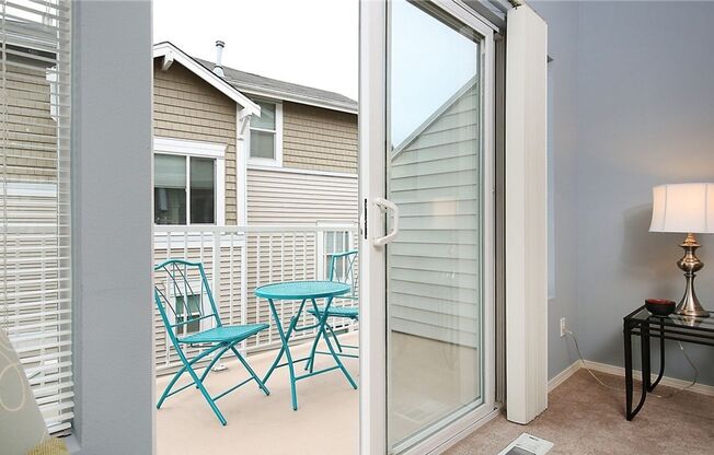 A Cambridge Townhome with 2 Beds and 2.5 Baths