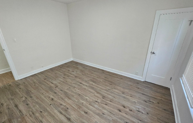 427 431 N NORMANDIE PL