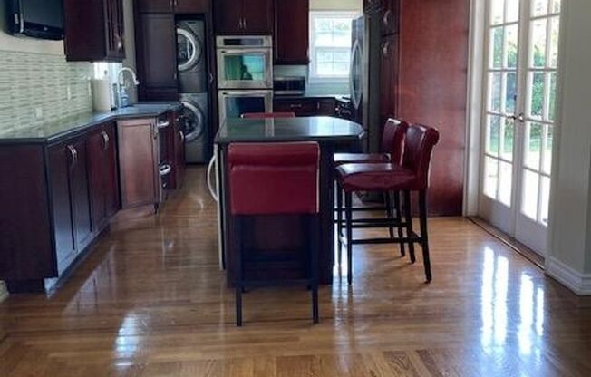 2 beds, 1 bath, $4,000