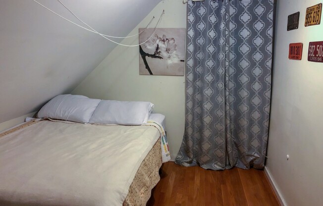 2 beds, 1 bath, 566 sqft, $2,600, Unit 2