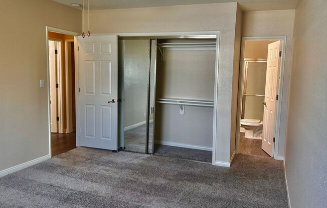 2 beds, 2 baths, 880 sqft, $2,705, Unit H-14