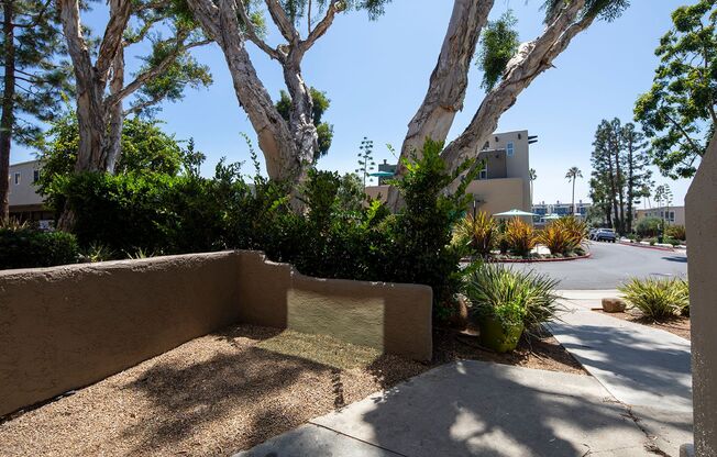 Studio, 1 bath, 329 sqft, $2,295, Unit 27-03