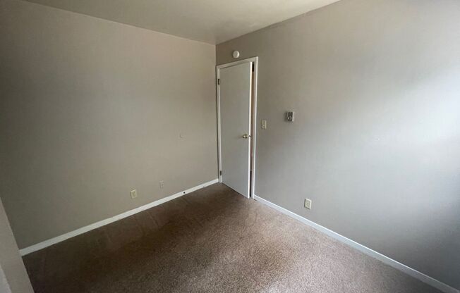 2 beds, 1 bath, 725 sqft, $1,300, Unit 1190-18