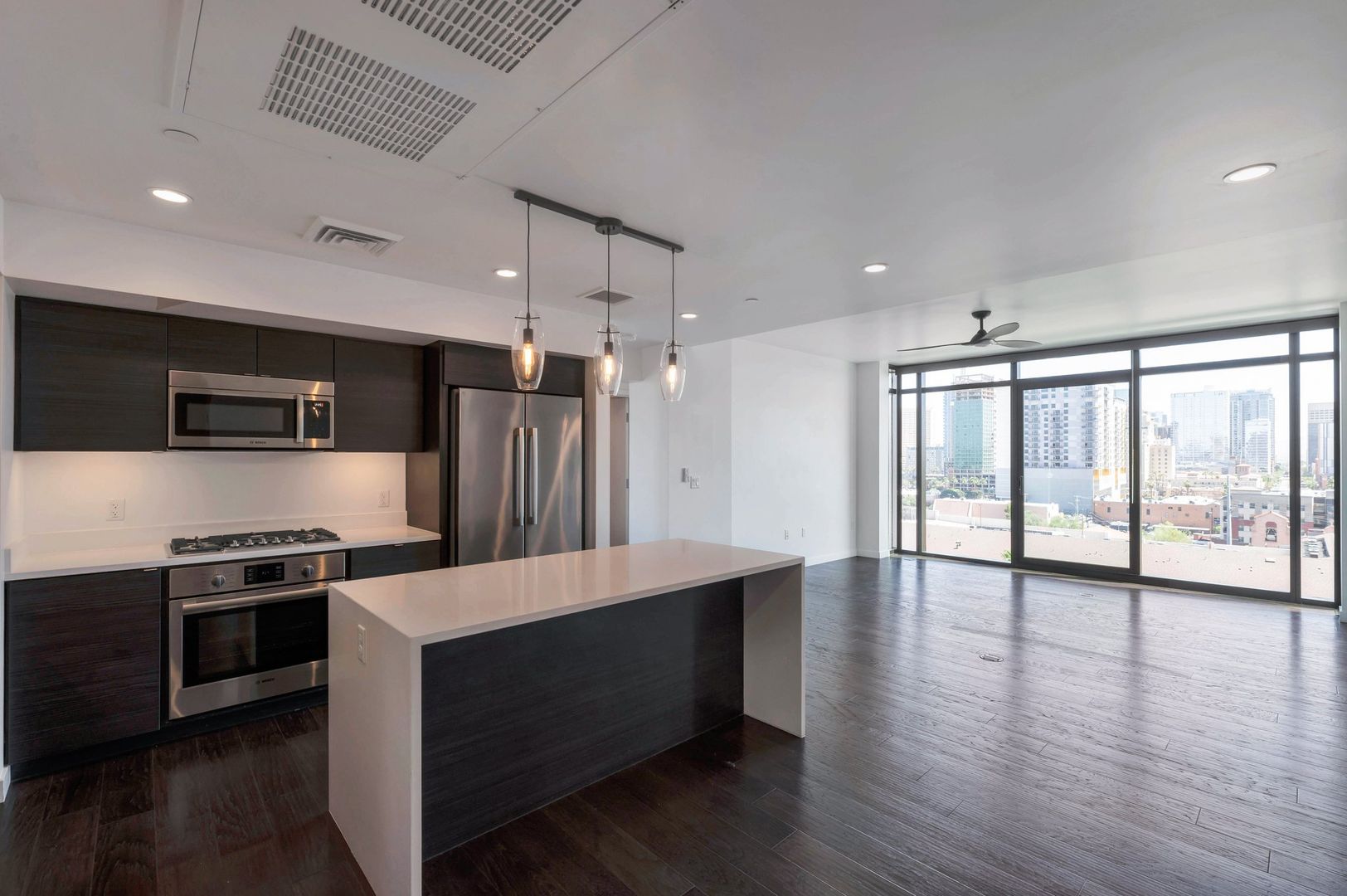 Luxury Condo in the Heart of Downtown Phoenix – Modern Living with Skyline Views!