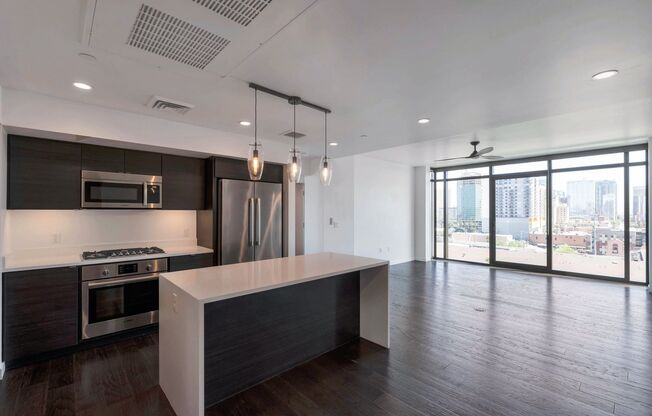 Luxury Condo in the Heart of Downtown Phoenix – Modern Living with Skyline Views!