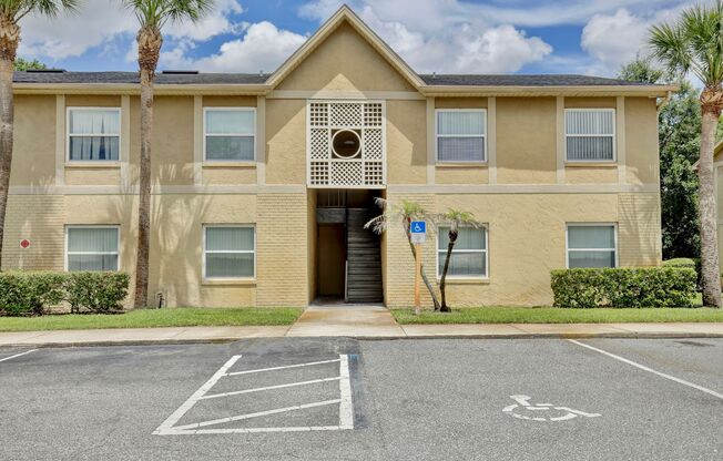 Spacious 2/2 Condo in Hawthorne Village - Orlando! Available Now!