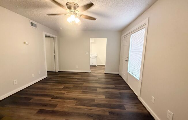 2 beds, 1 bath, $950, Unit SC555