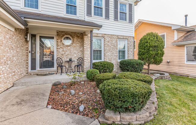 Fully Furnished 4 Bedroom 2.5 bathroom home in Bloomingdale