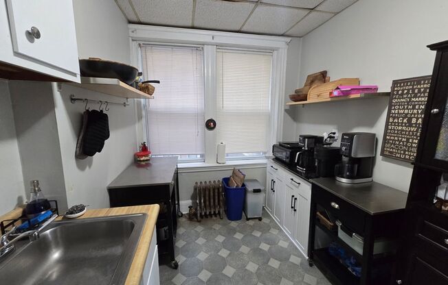 Close to T - Pet Friendly - On site laundry
