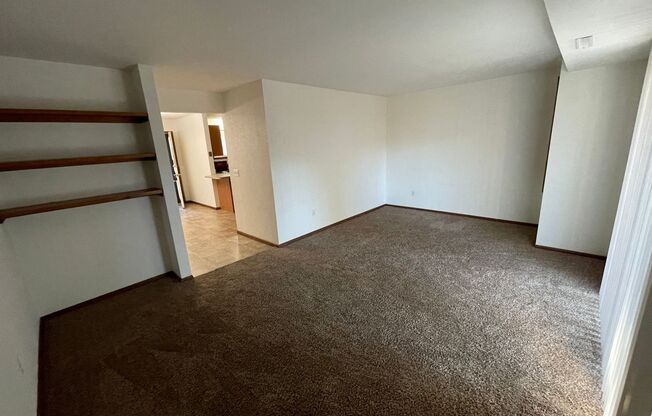 2 beds, 1 bath, $1,050, Unit 1232 Yellowstone