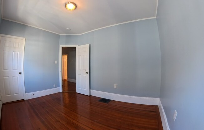 3 beds, 1 bath, $3,000, Unit 3