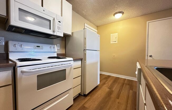 2 beds, 1 bath, 780 sqft, $1,275, Unit 125