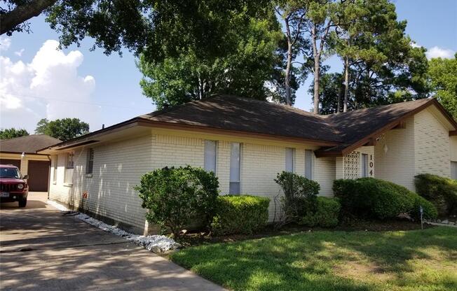 1042 CREEKMONT DR