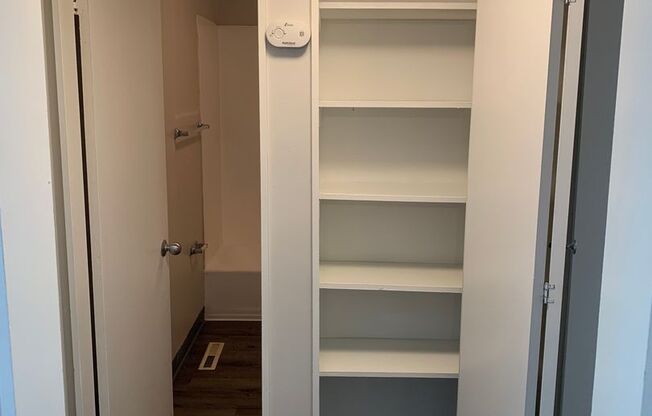 2 beds, 1 bath, 764 sqft, $900, Unit 57C