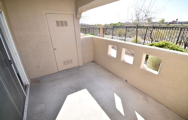 Beautiful 2 Bedroom, 2 Bath Condo in Summerlin