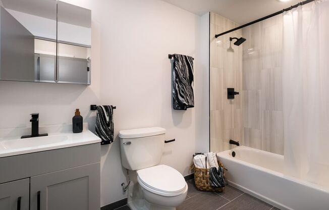 2 beds, 2 baths, 793 sqft, $2,500, Unit 4415 Chestnut - Standard 2 Bedroom