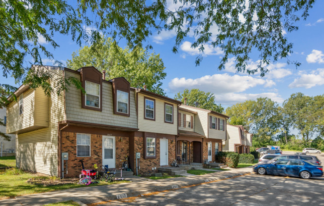 3 beds, 2.5 baths, 1,380 sqft, $1,450, Unit 2423 Shady Glen Ct