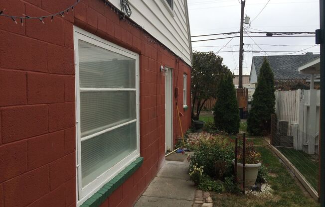 2bed 1bath Duplex in The Heart of Town!!