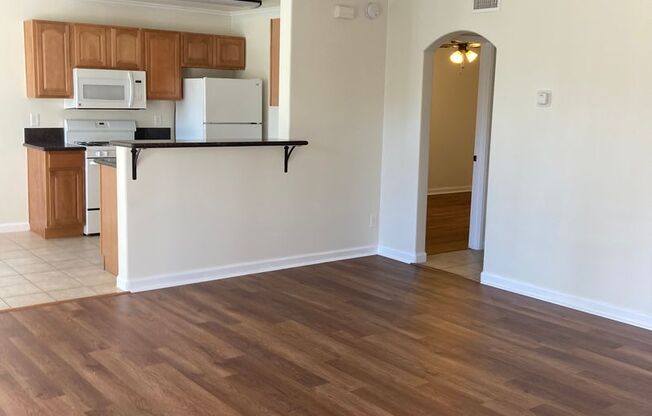 2 beds, 1 bath, 918 sqft, $2,945, Unit 037