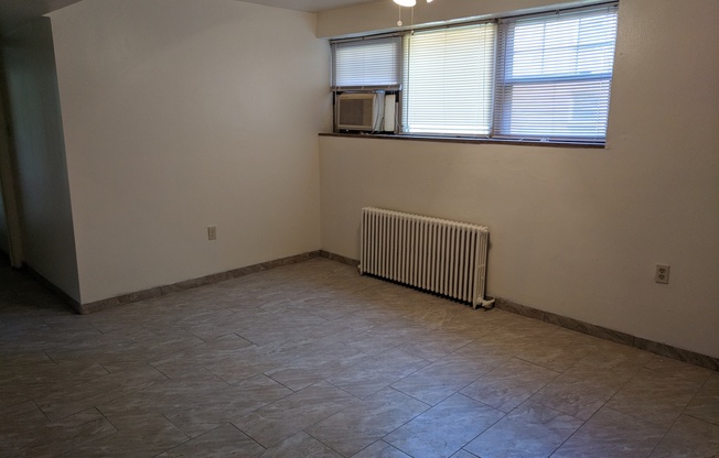2 beds, 1 bath, $1,775, Unit 111C