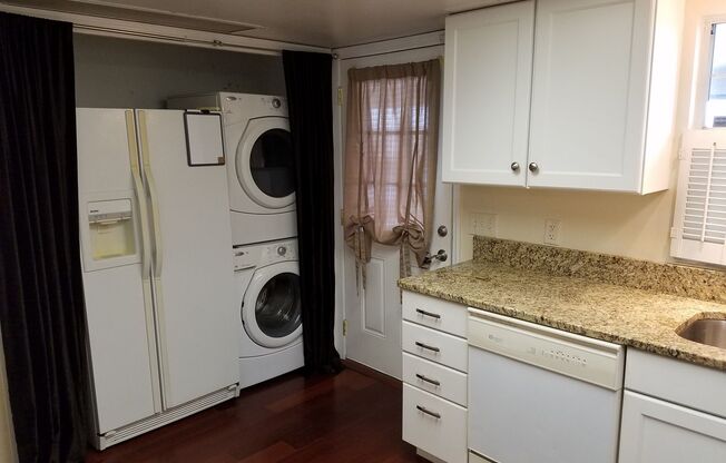 2BR Townhouse Steps from Bayshore