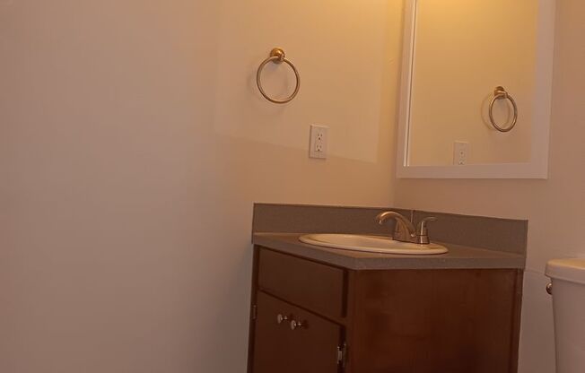 2 beds, 1.5 baths, 1,050 sqft, $2,049, Unit 214-776C