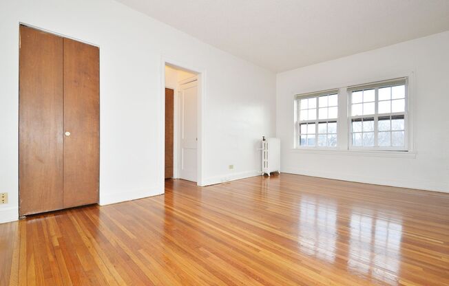 Studio, 1 bath, 375 sqft, $865, Unit 24 - 329