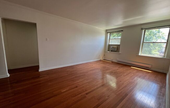 2 beds, 1 bath, 800 sqft, $1,859, Unit 5717 Hobart St. #08