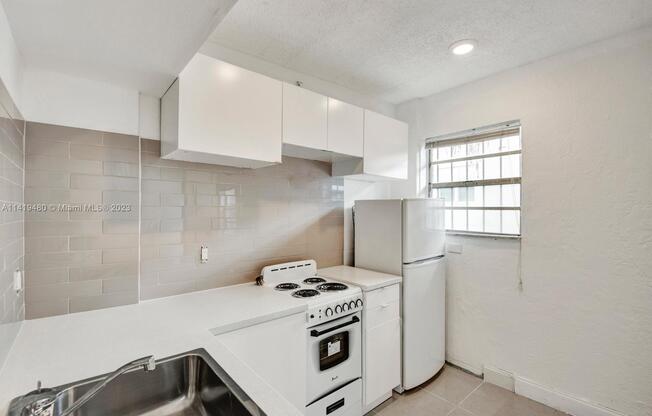 542 NORTHWEST 8 ST