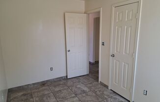 2 beds, 1 bath, $850, Unit B