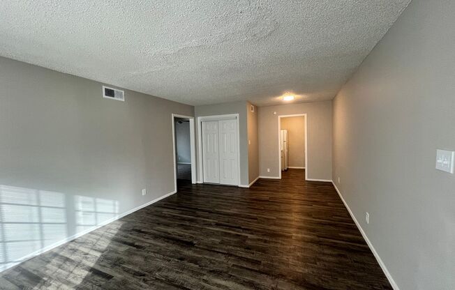 2 beds, 1 bath, 864 sqft, $885, Unit 1715-232AR