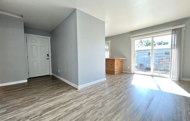 1 bed, 1 bath, 555 sqft, $1,295, Unit 44