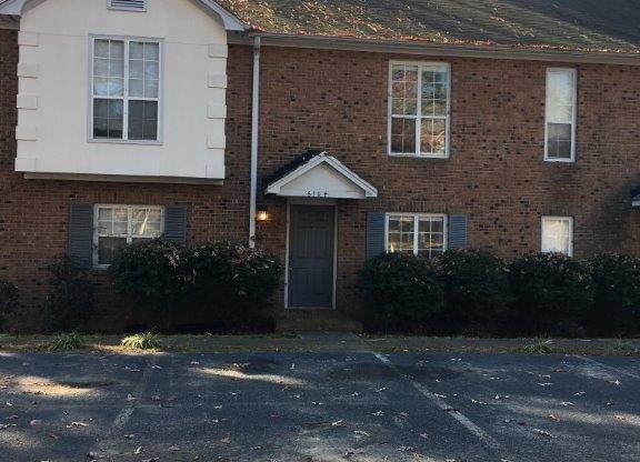 Great NW RALEIGH location-2 brm 2 bath ~ Fully equipped kitchen with microwave-deck-wood burning fireplace
