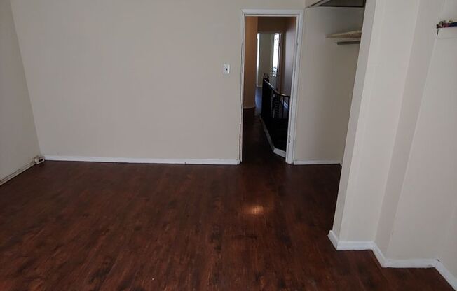 3 beds, 1 bath, $1,300