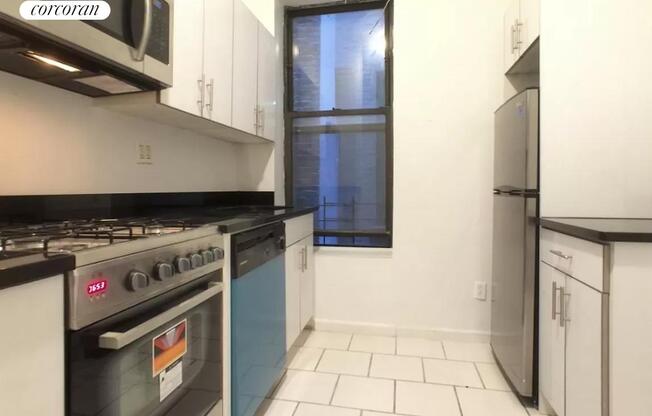 2 beds, 1 bath, $3,500, Unit 1C