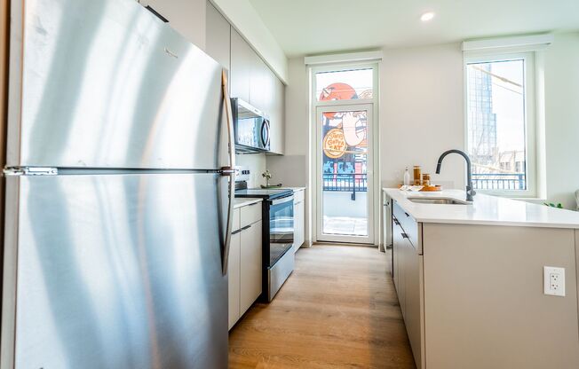 2 beds, 2 baths, 817 sqft, $4,005, Unit 212