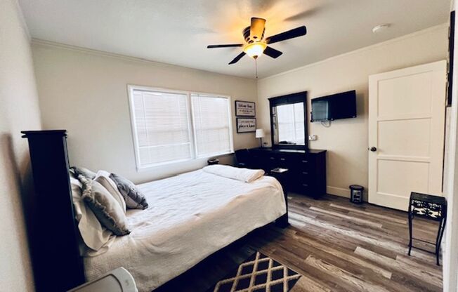 Ready for move in single family home,  2 bedroom, 1 bath in great residential location!