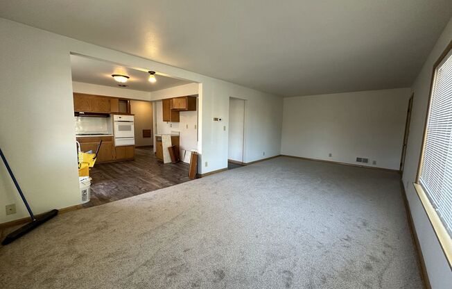 3 beds, 1 bath, 1,400 sqft, $1,400, Unit 3201