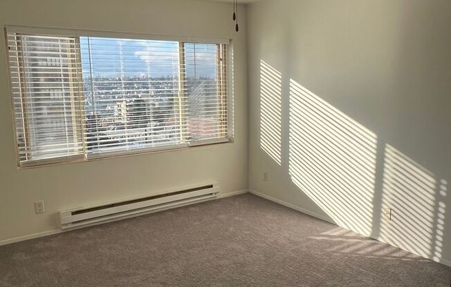 1 bed, 1 bath, 613 sqft, $1,595, Unit 405