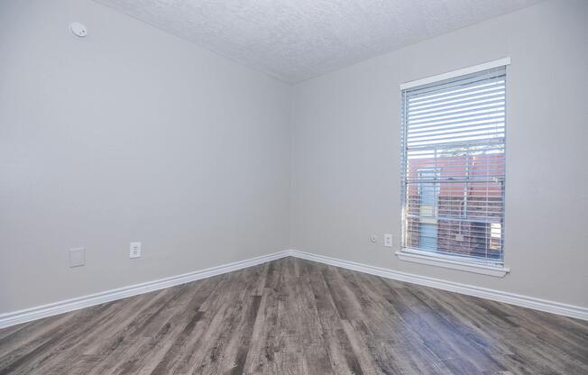 2 beds, 1 bath, 880 sqft, $943