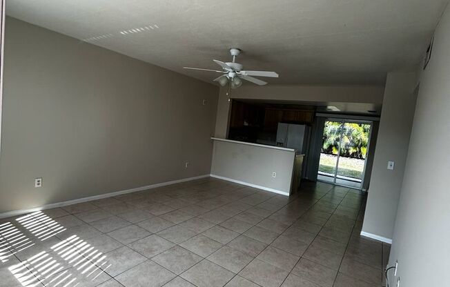 2 beds, 2 baths, 860 sqft, $1,350, Unit 4009 SE 11th Ave #105